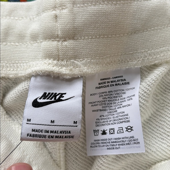 Nike Ivory Shorts Swoosh size large big logo cream black new with tags - Picture 10 of 14